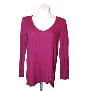 T. LA Anthropologie Long Sleeve Scoop Neck Side Button Maroon Knit Top Sz Small